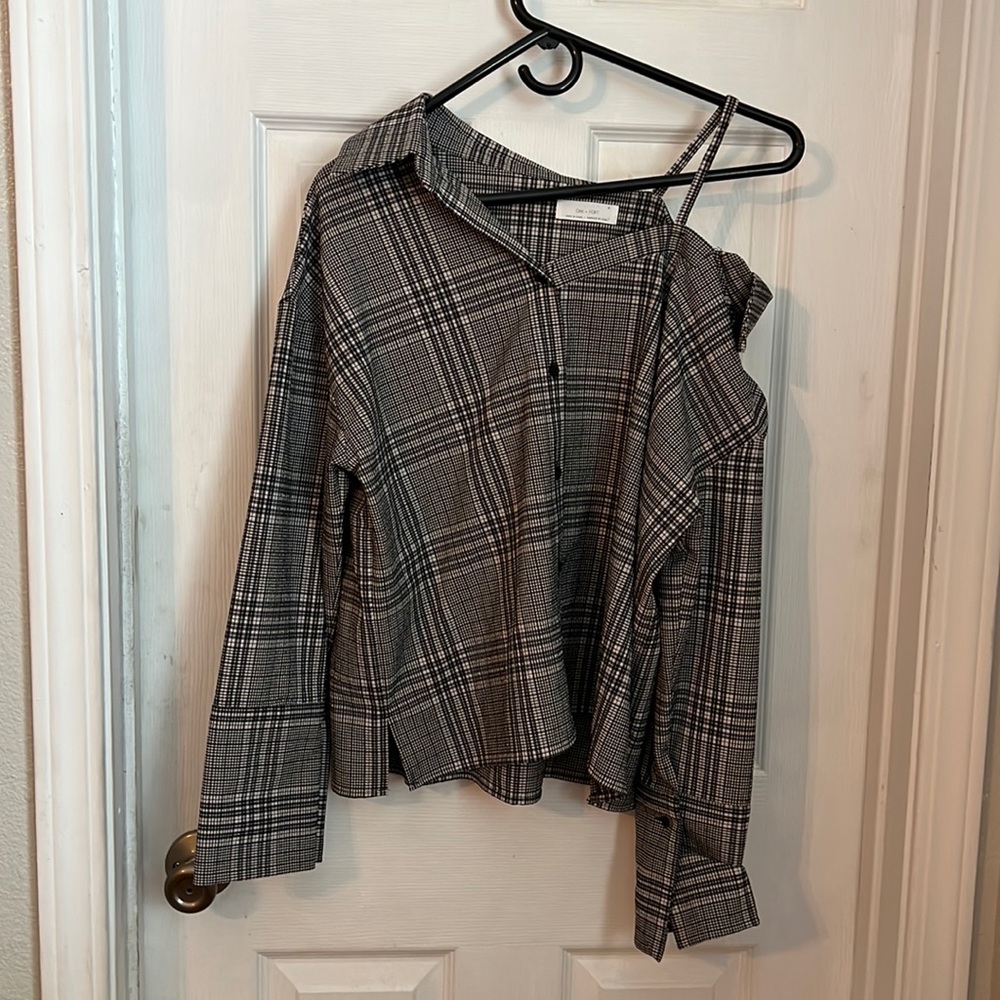 Slightly on the longer side of a cropped top